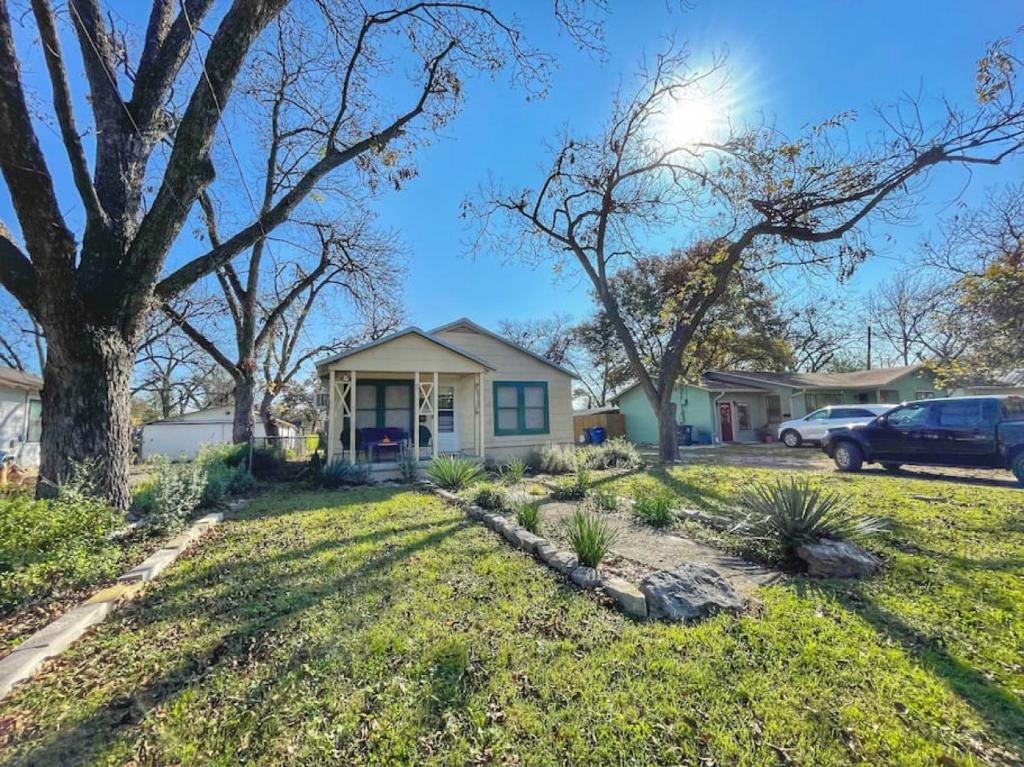 River Bungalow Available for Monthly Rentals, New Braunfels (updated