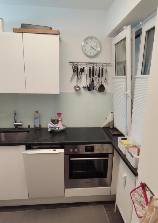 Kuchyňa alebo kuchynka v ubytovaní Alpenappartements Domicil include Jokercard