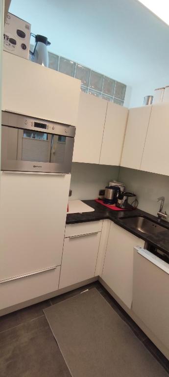Kuchyňa alebo kuchynka v ubytovaní Alpenappartements Domicil include Jokercard