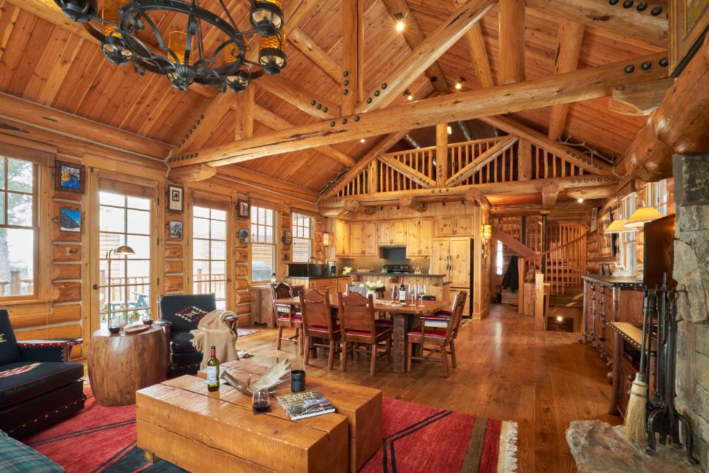 Vacation Home JHRL - Granite Ridge Cabin 7620 - Luxury Log Cabin, Mountain  Views and Private Hot Tub, Teton Village, WY - Booking.com