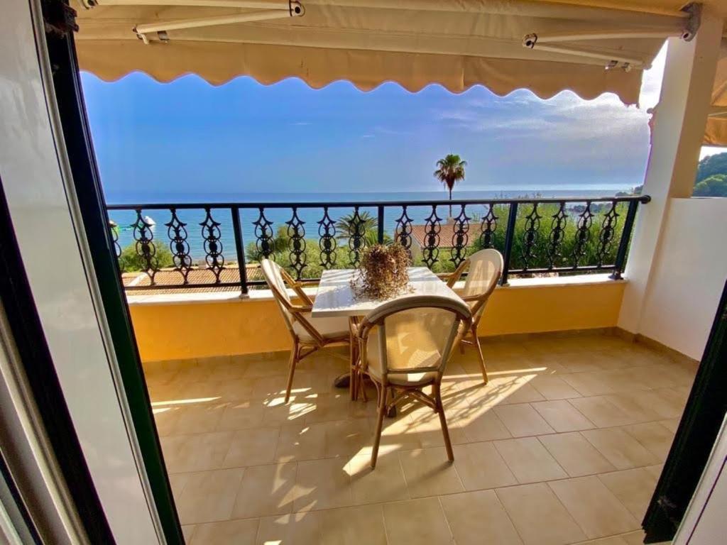 Balkón alebo terasa v ubytovaní Corfu Glyfada Beach Apartment 86