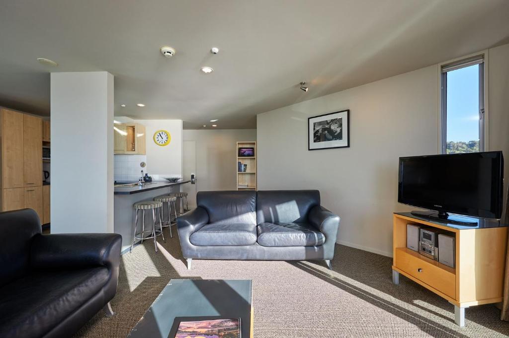 Waves on the Esplanade - Resim 30