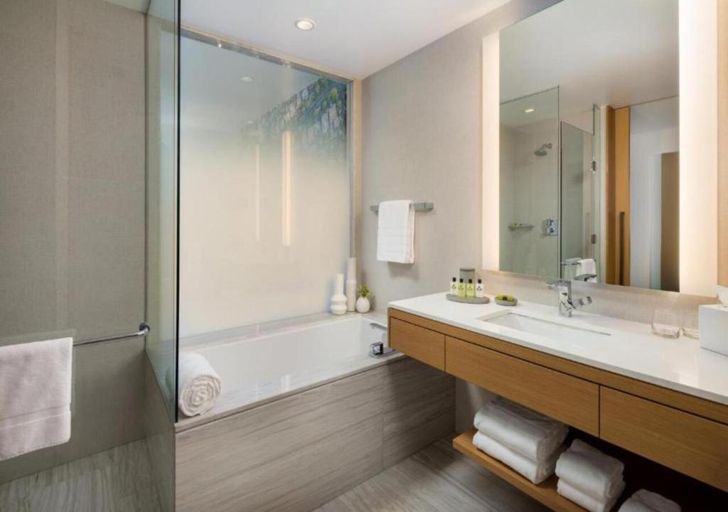InterContinental - Los Angeles Downtown, an IHG Hotel - Classic King Room With City View