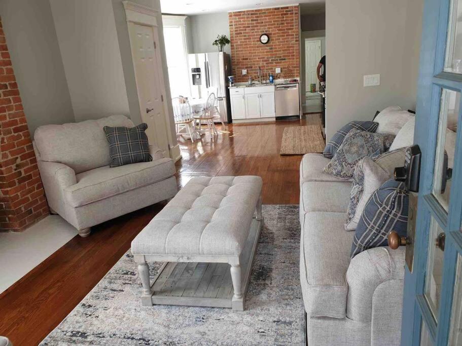 Cozy 1 Bedroom in Olde Town East - Housity