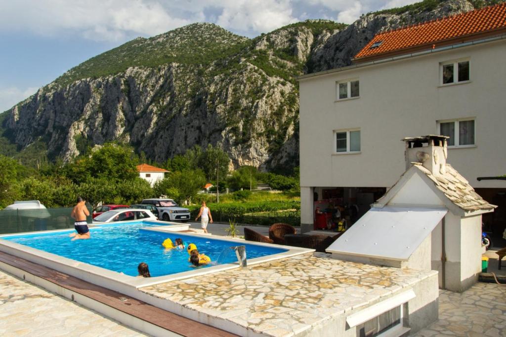 Výhľad na hory alebo výhľad na hory priamo z apartmánu