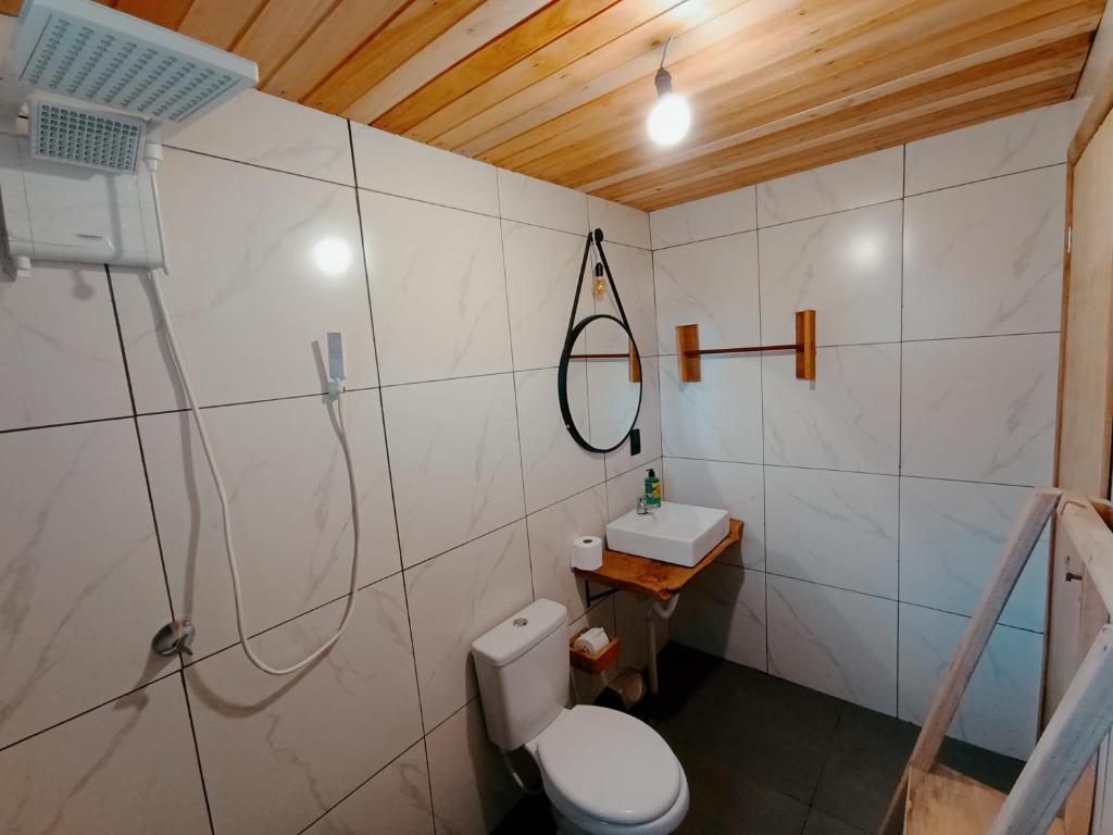 a bathroom with a shower and a toilet and a sink at Ranchinho da Serra chalé in Bom Jardim da Serra