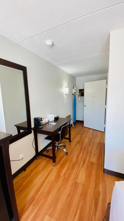 Days Inn by Wyndham Maysville Kentucky - King Room - Acceso A Movilidad/no Fumar