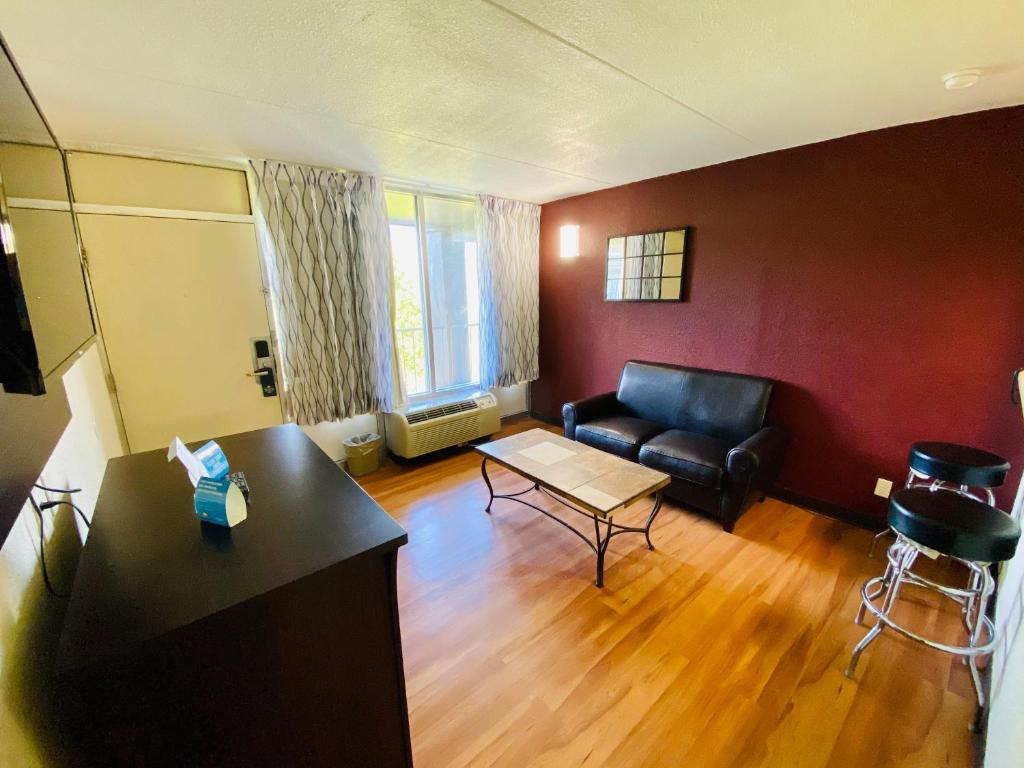 Days Inn by Wyndham Maysville Kentucky - King Studio Suite - No Fumar