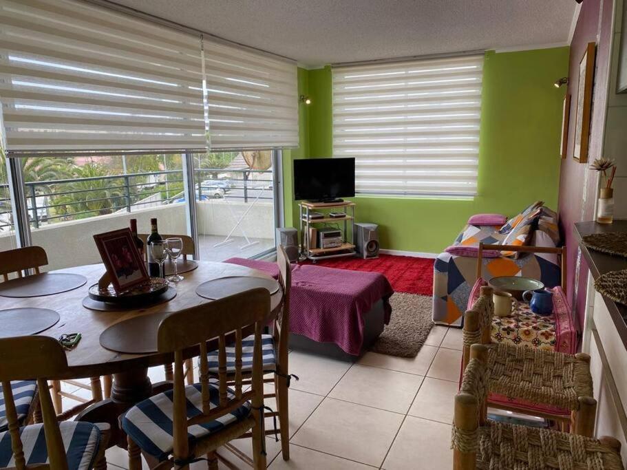 TV/trung tâm giải trí tại Depto amplio y cómodo para 6 a una cuadra playa