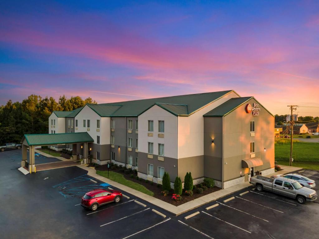 a rendering of a hotel with a parking lot at Best Western Plus Russellville Hotel & Suites in Russellville