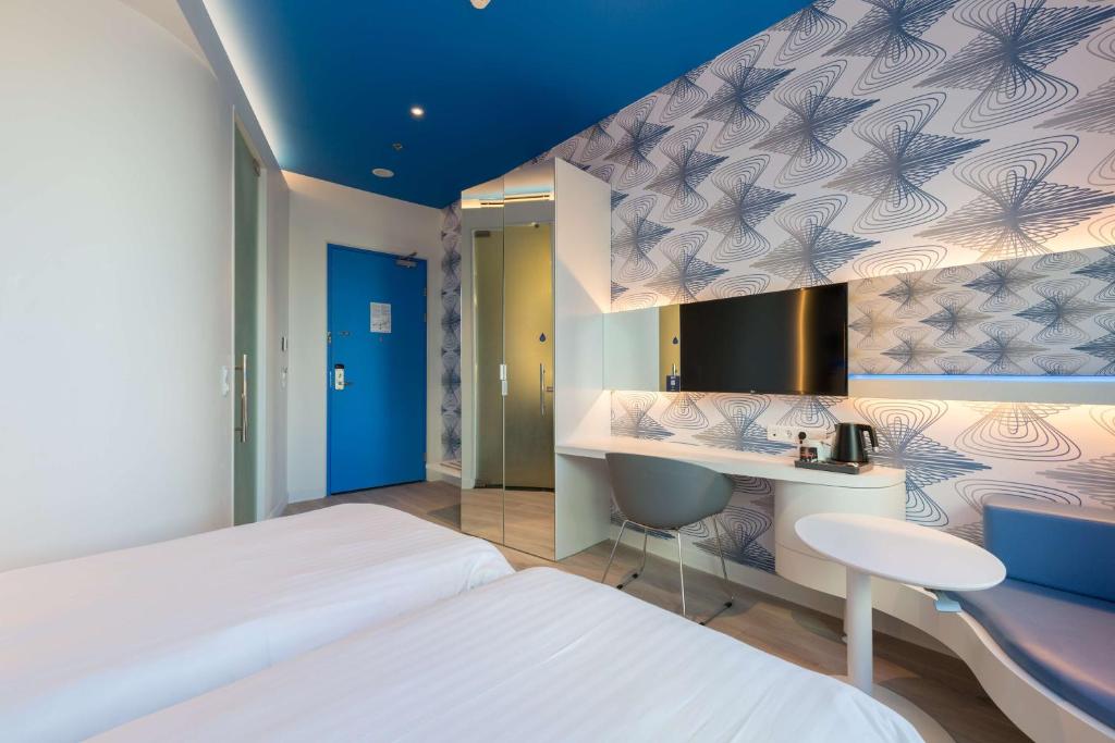 Una cama o camas en una habitación de Park Inn by Radisson Amsterdam City West