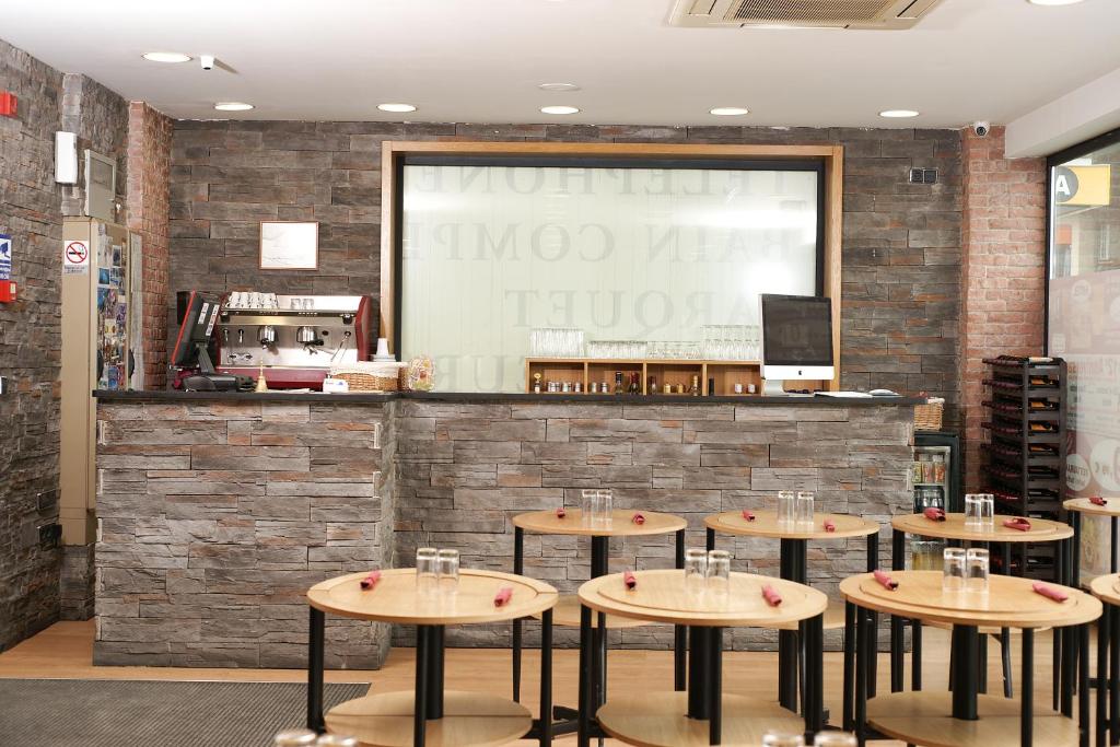Lounge nebo bar v ubytování Hotel Les Neus
