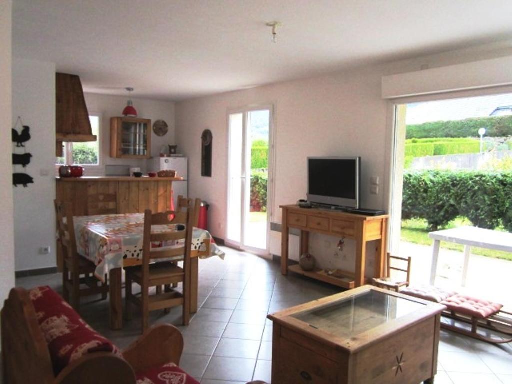 Televízia a/alebo spoločenská miestnosť v ubytovaní 3 pièces au calme, proche centre, garage, Box WIFI, très bien équipé - FR-1-689-4