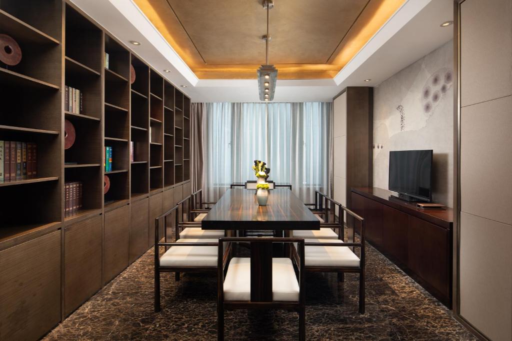 TV a/nebo společenská místnost v ubytování Yun Hotel Wuhan