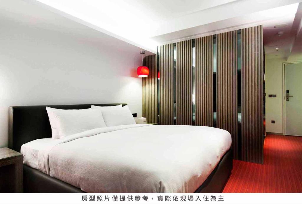 a bedroom with a large white bed in a room at Royal Hotel Group- Central Park Branch in Kaohsiung