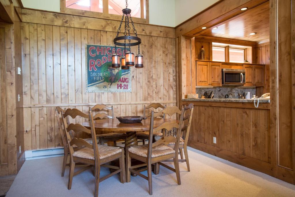 4416 Two Bedroom Deluxe Creekside Condominiums condo, Solitude, UT