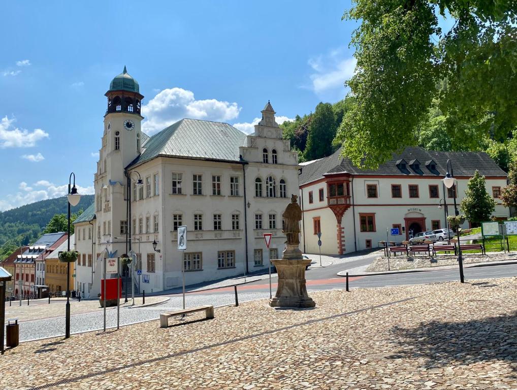 Nespecifikovaný výhled na hory nebo výhled na hory při pohledu z aparthotelu