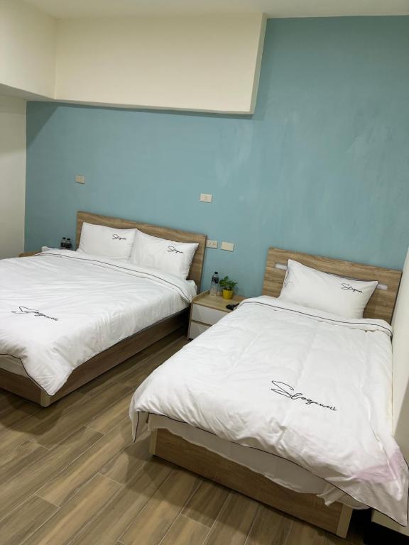 Postel nebo postele na pokoji v ubytování Downtown Accommodation