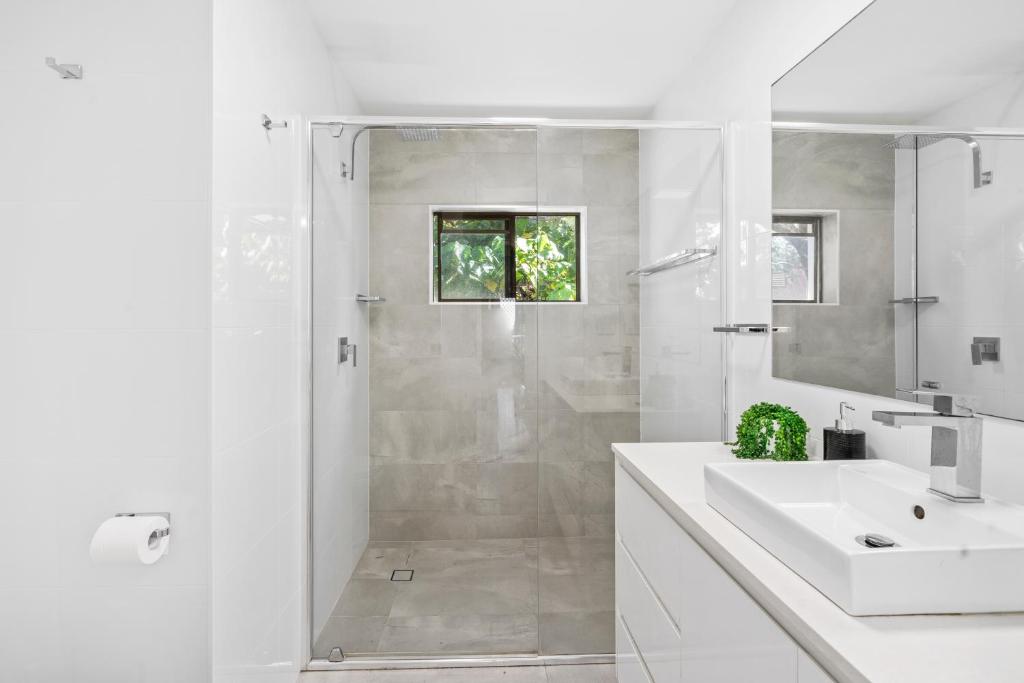 Coco Bella Retreat in Central Surfers - sleeps 6-8 photo