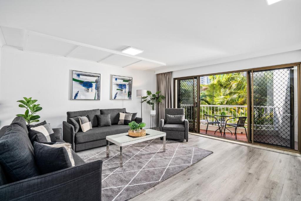 Coco Bella Retreat in Central Surfers - sleeps 6-8 photo