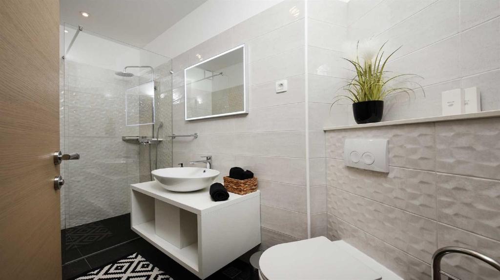 Kúpeľňa v ubytovaní Villa Amfora with heated pool, wellness and tennis