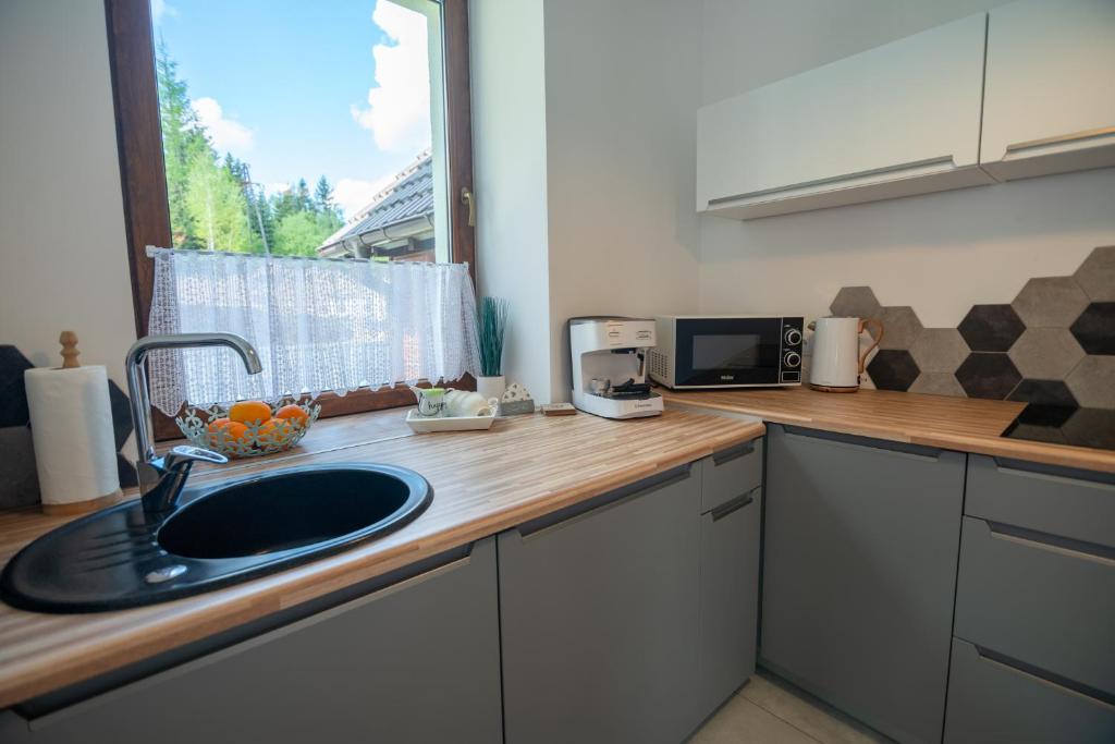 Kuchyňa alebo kuchynka v ubytovaní Apart Invest Żeromskiego 15/8