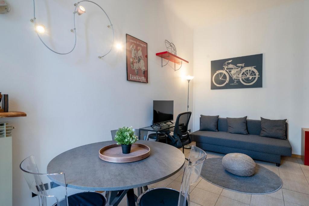 a living room with a table and a couch at Easylife - Classic and Comfy Porta Romana Flat in Milan