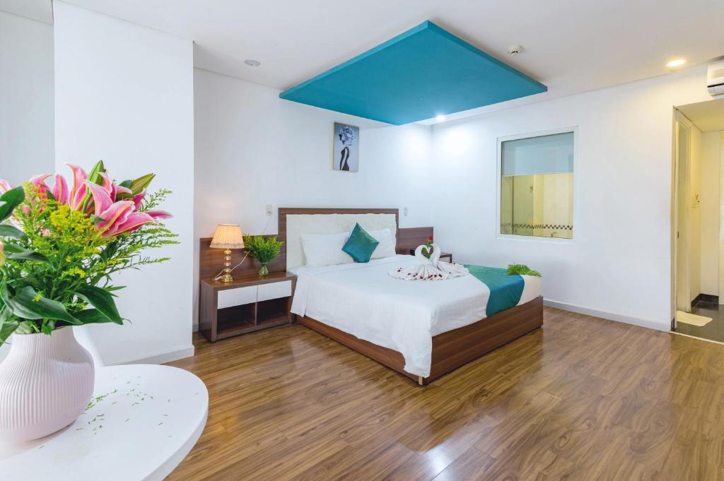 Postel nebo postele na pokoji v ubytování Rich Hotel