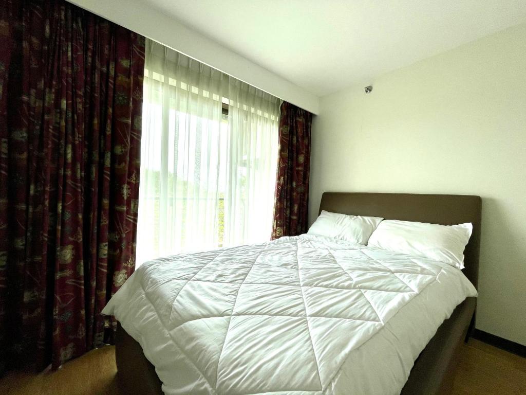 One Tagaytay Place Private Residences - شقة مطلة على البحيرة