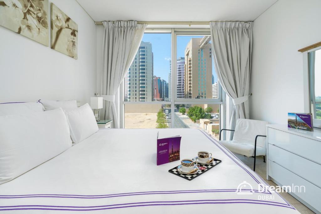 Postel nebo postele na pokoji v ubytování Dream Inn Apartments- Emaar Towers - Rega Al Buteen