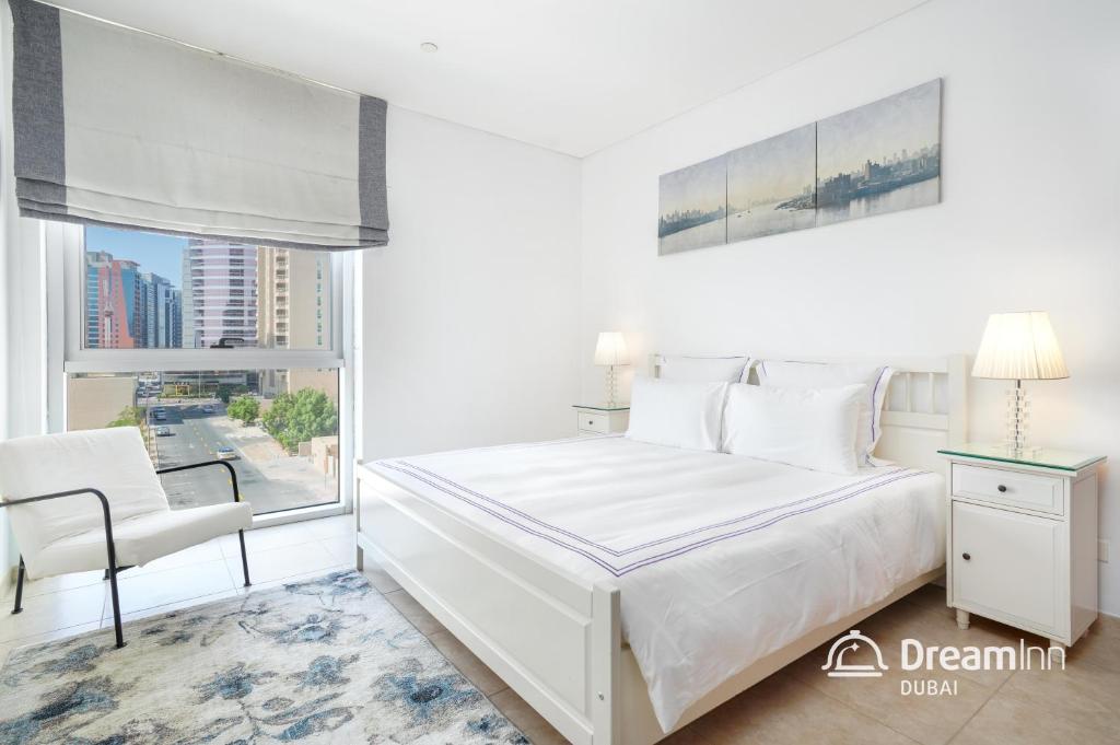 Postel nebo postele na pokoji v ubytování Dream Inn Apartments- Emaar Towers - Rega Al Buteen