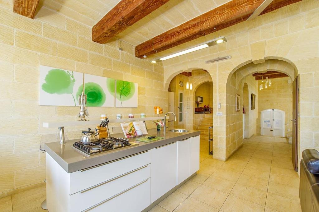 Kuchyň nebo kuchyňský kout v ubytování Hanini Holiday Home