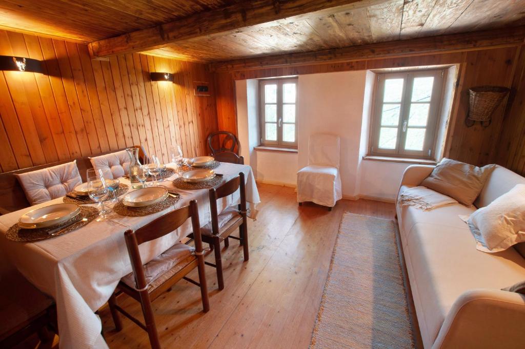 Część wypoczynkowa w obiekcie Sweet Somma Mountain Lodge 2