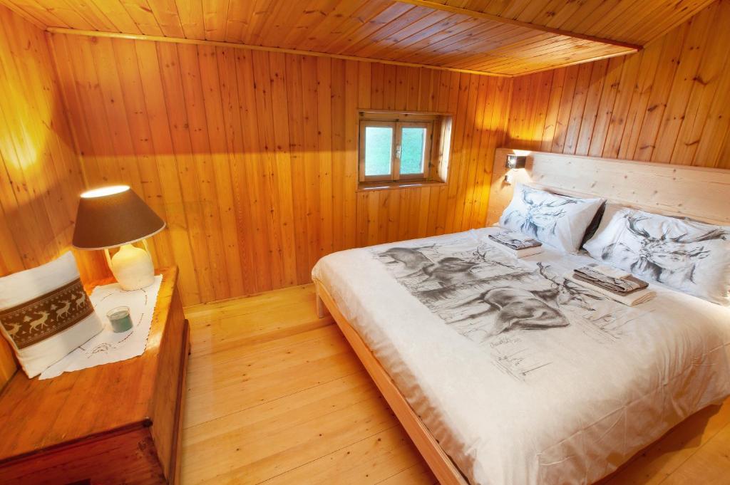 Łóżko lub łóżka w pokoju w obiekcie Sweet Somma Mountain Lodge 2