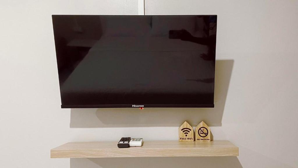 TV a/nebo společenská místnost v ubytování Juni House Chumphon