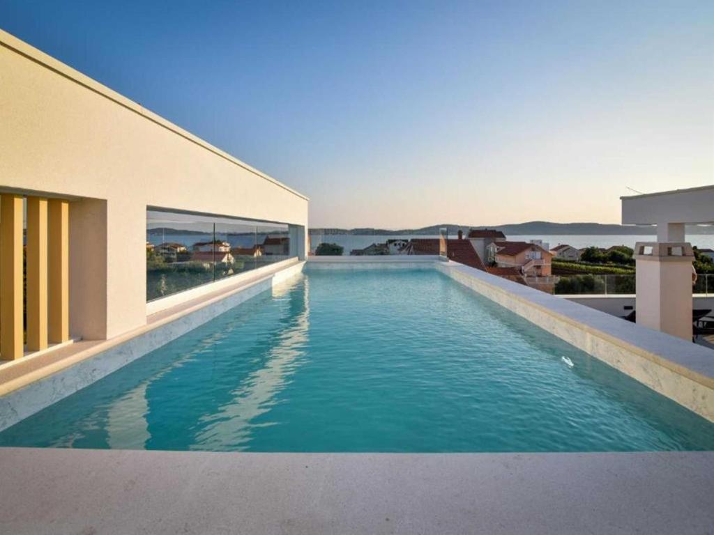Villa La Perla with pool