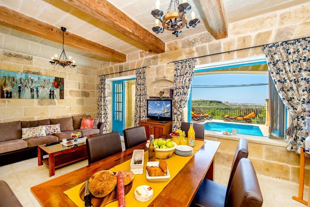 Bazén v ubytování Ta Rena Holiday Home nebo v jeho okolí
