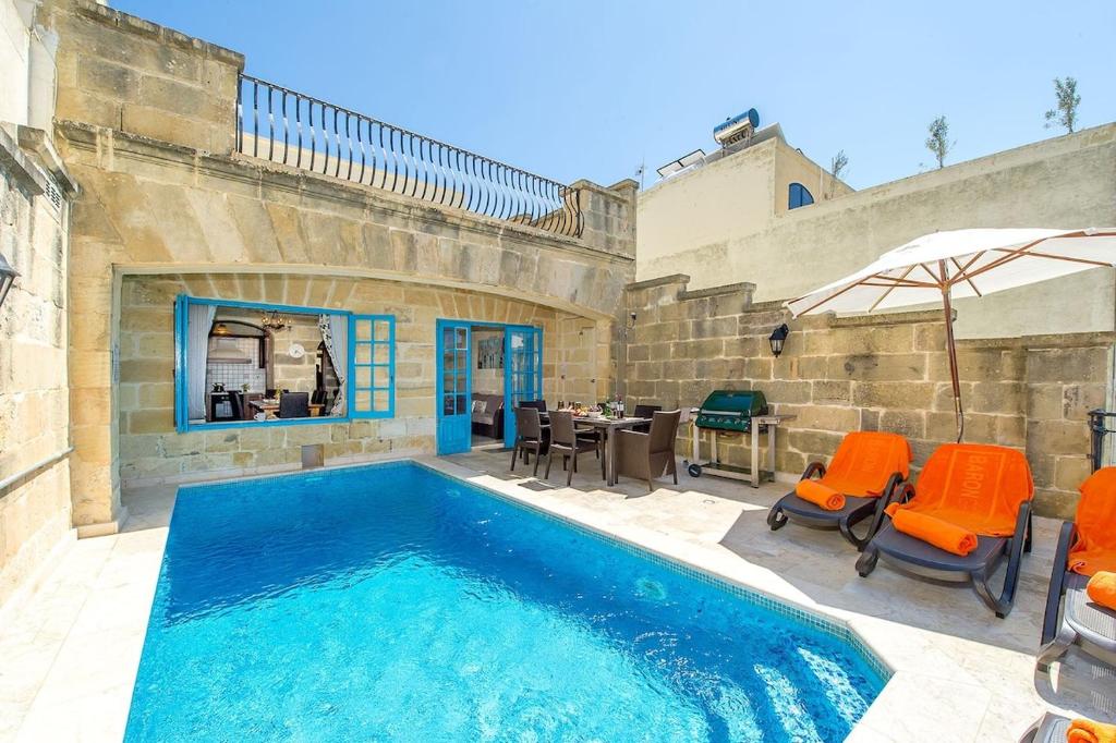 Bazén v ubytování Ta Rena Holiday Home nebo v jeho okolí