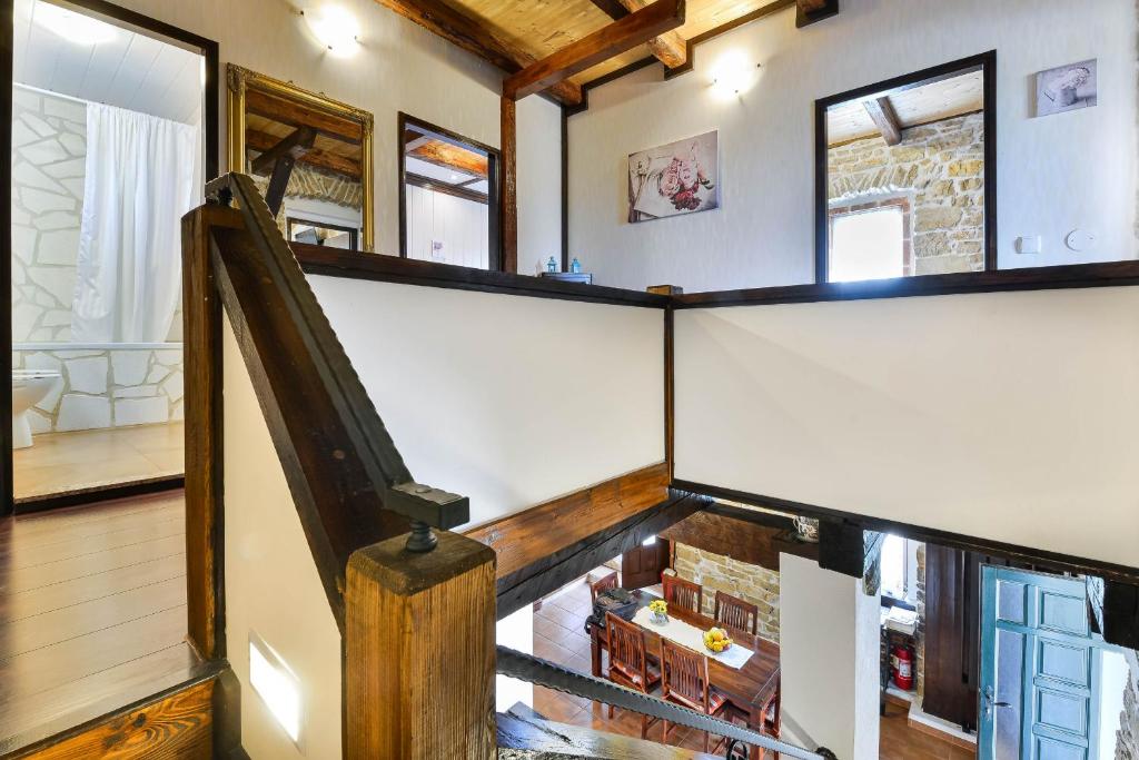 Zdjęcie z galerii obiektu Stone Villa Mia with pool w mieście Debeljak