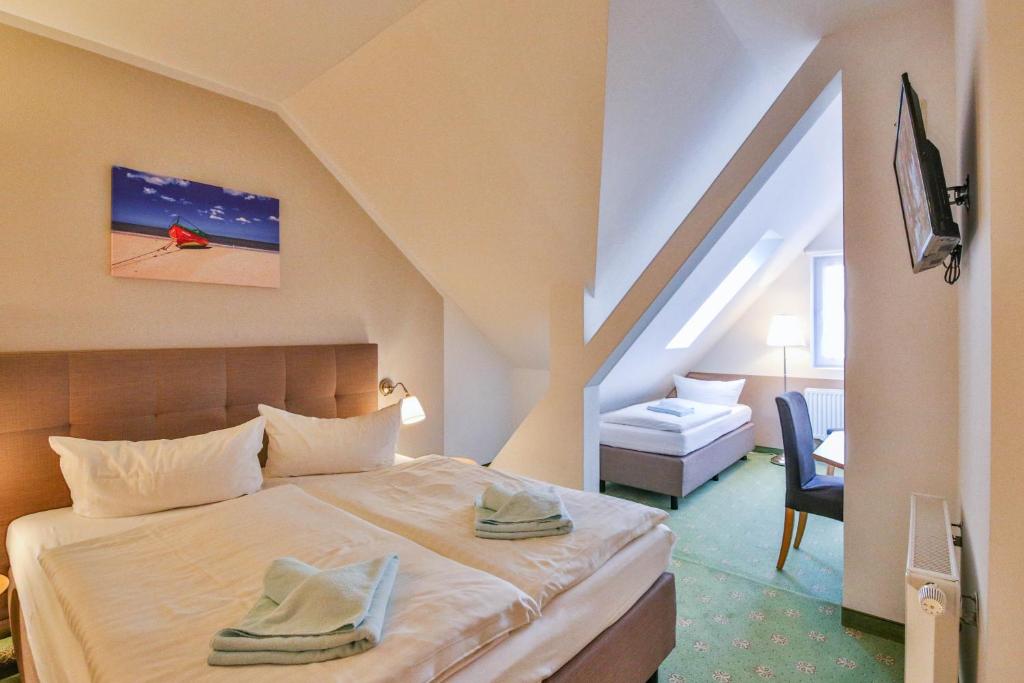 Postel nebo postele na pokoji v ubytování Hotel und Restaurant "Zur Zwiebel"