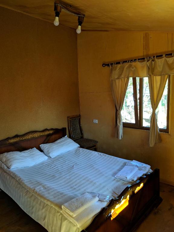 Postel nebo postele na pokoji v ubytování Old Halidzor