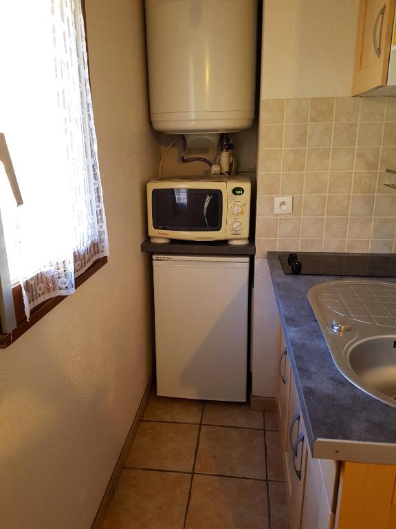 Kuchyňa alebo kuchynka v ubytovaní Appartement confortable à Cauterets - 16 m², parking gratuit