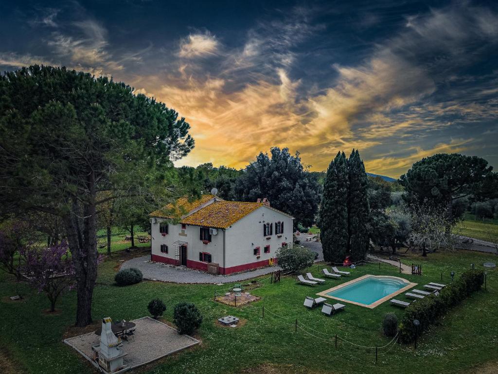 an aerial view of a house and a swimming pool at B&B Borgo Vera in Manciano