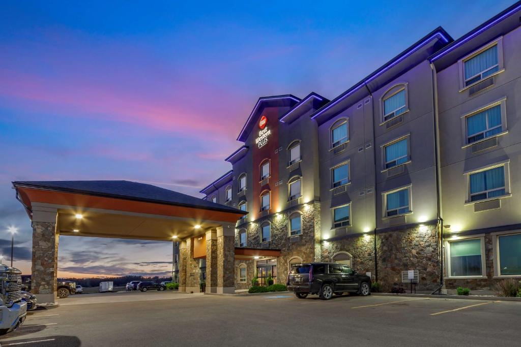 a hotel with a truck parked in front of it at Best Western Plus Drayton Valley All Suites in Drayton Valley