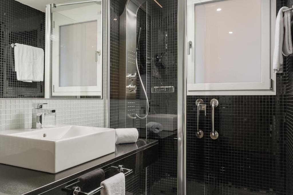 A bathroom at Exe Plaza Catalunya