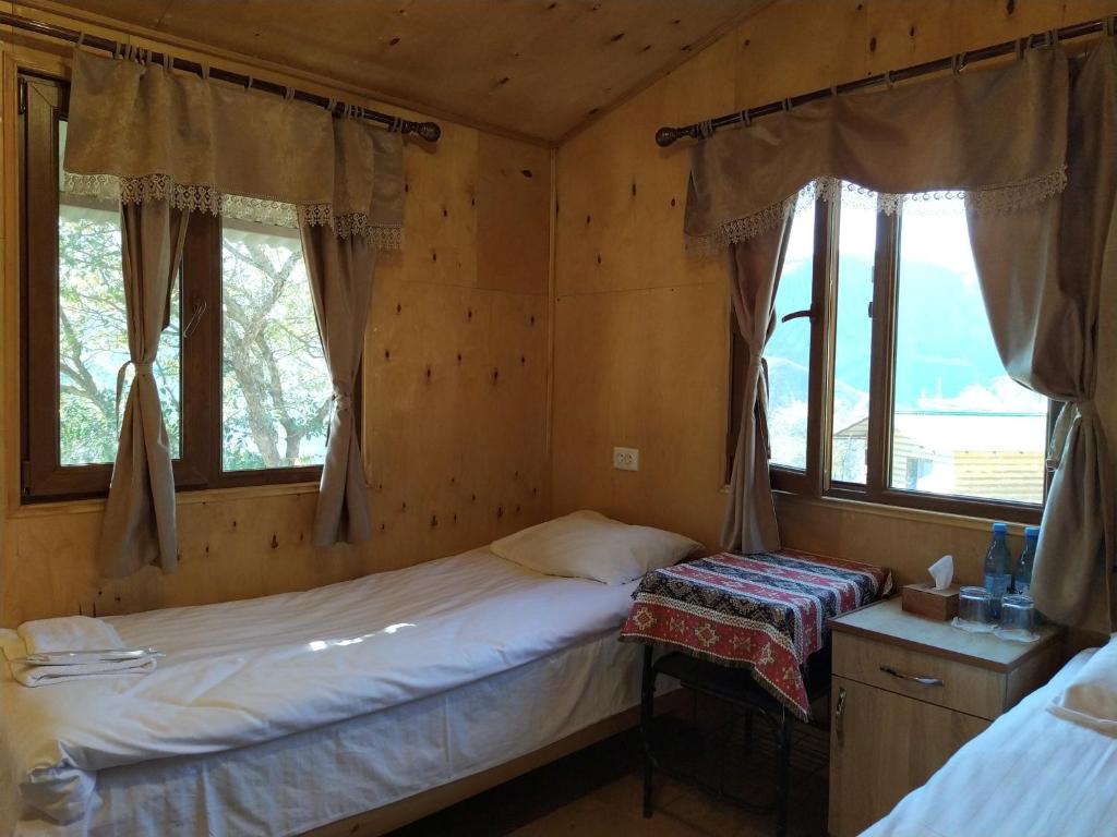 Postel nebo postele na pokoji v ubytování Old Halidzor