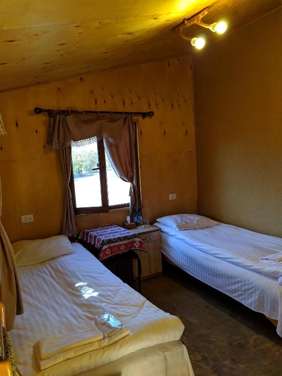 Postel nebo postele na pokoji v ubytování Old Halidzor