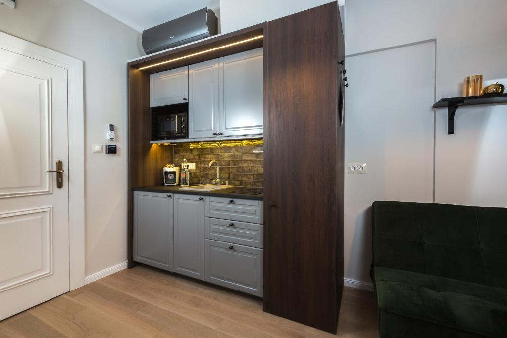 Kuchyň nebo kuchyňský kout v ubytování Apáca 30 Apartman **** Győr