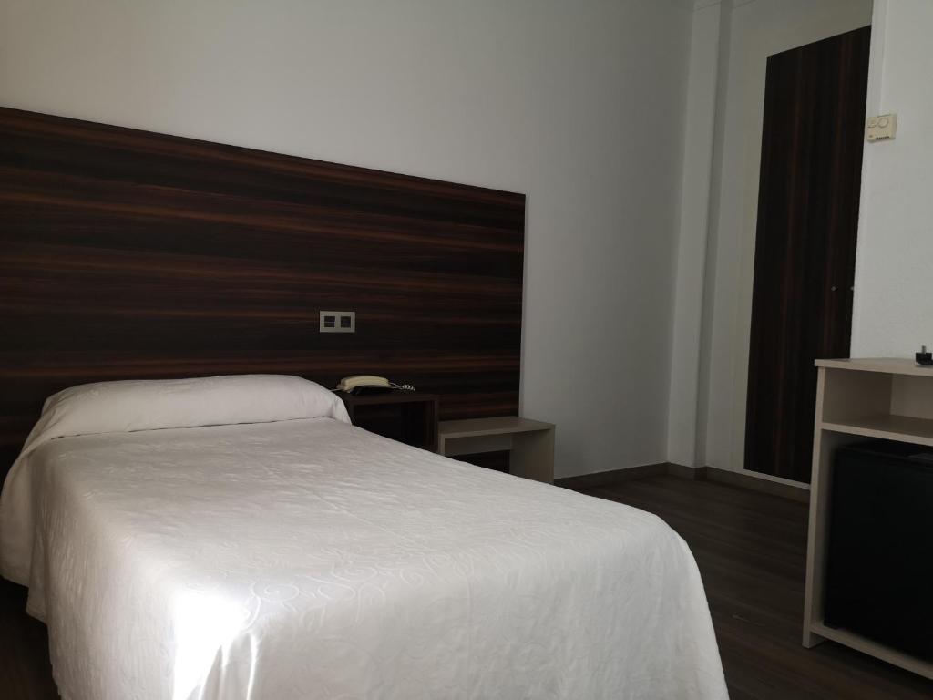 A bed or beds in a room at Hotel Ribera