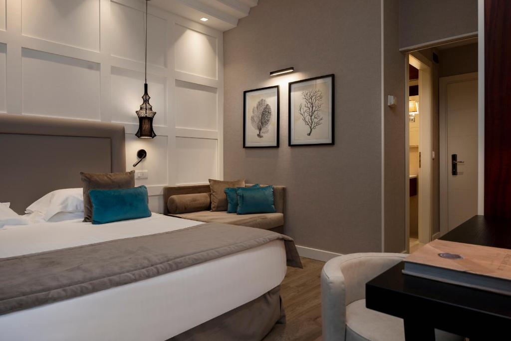 Postel nebo postele na pokoji v ubytování Hotel Lungomare